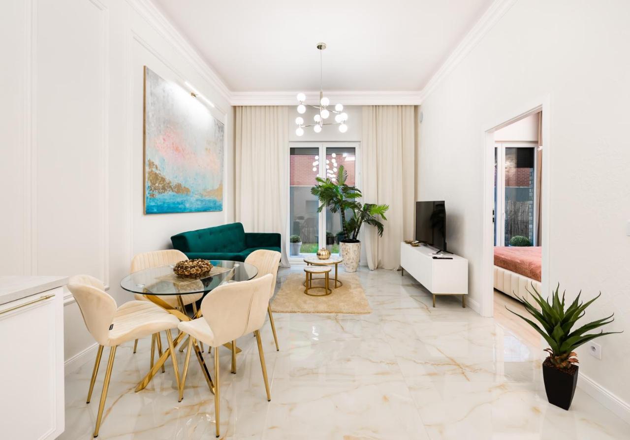 New Praga Ladies' & Gentlemen'S Apartments Warsaw Exterior photo